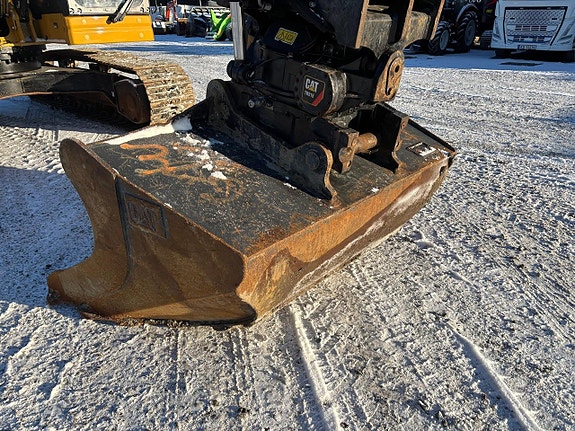 Caterpillar 325 10 of 30