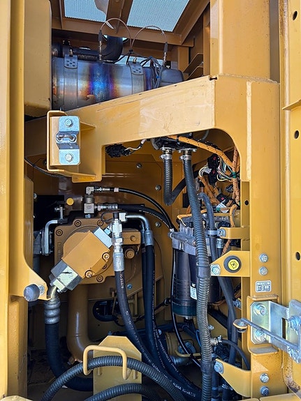 Caterpillar 325 30 of 30