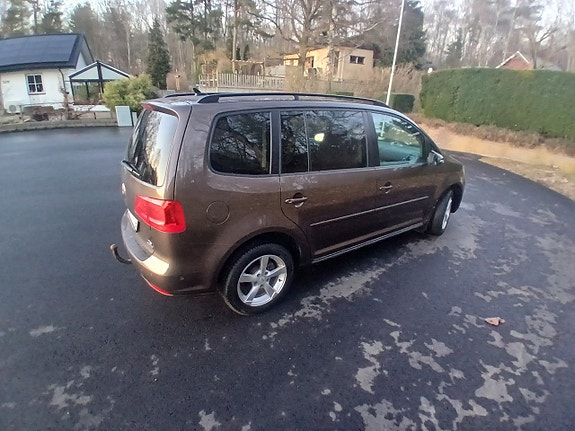 Volkswagen Touran 4 of 5