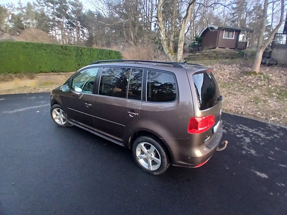 Volkswagen Touran 3 of 5