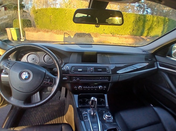BMW 520d 3 of 5