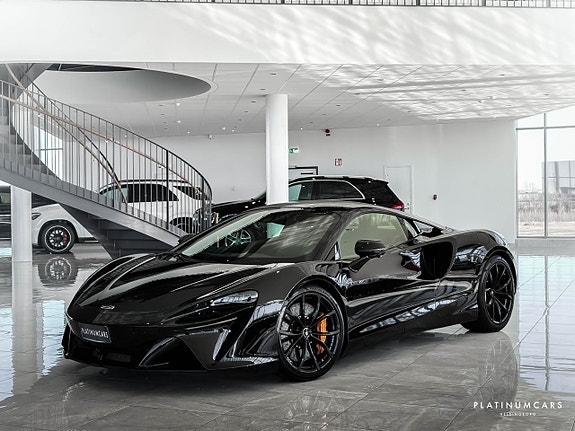 McLaren Artura 2 of 5