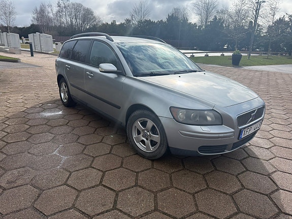 Volvo V50 3 of 5