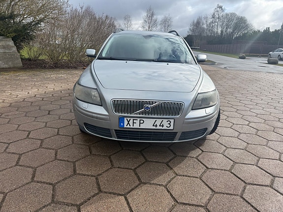 Volvo V50 2 of 5