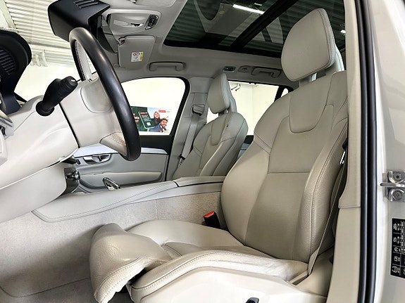 Volvo XC90 12 of 26