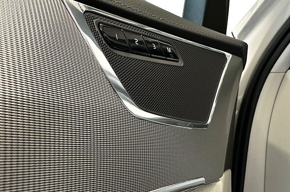Volvo XC90 10 of 26