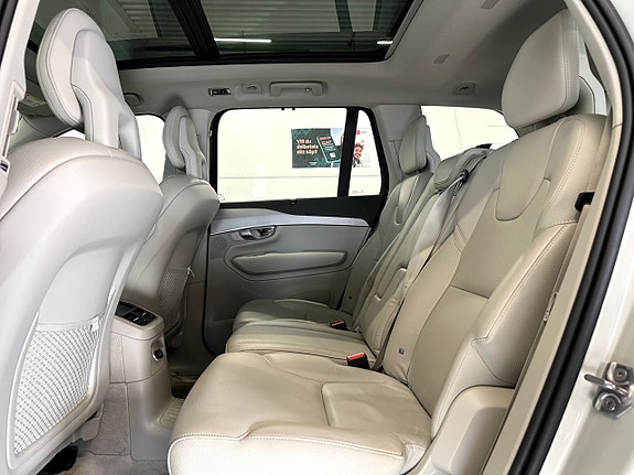 Volvo XC90 13 of 26