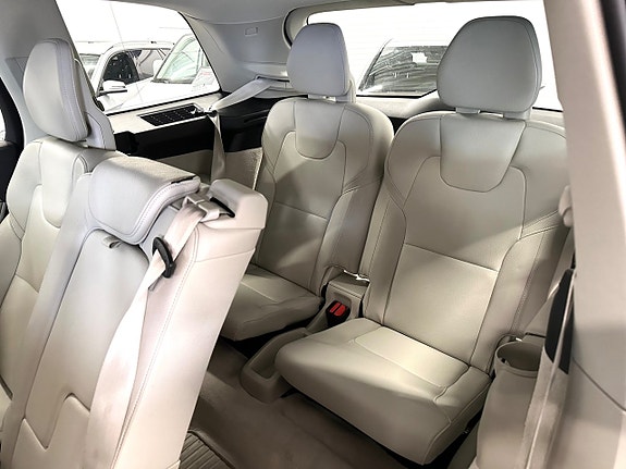 Volvo XC90 14 of 26