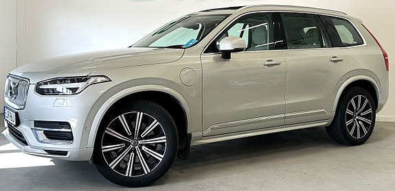 Volvo XC90 2 of 26
