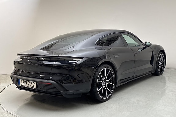 Porsche Taycan 3 of 5