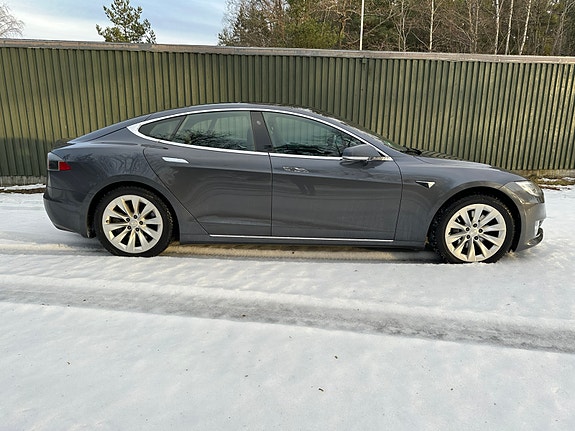 Tesla Model S 3 of 10