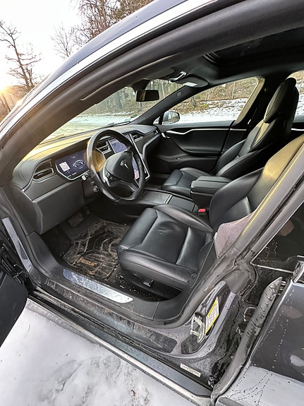 Tesla Model S 10 of 10