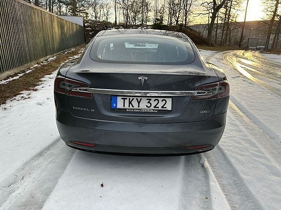Tesla Model S 7 of 10