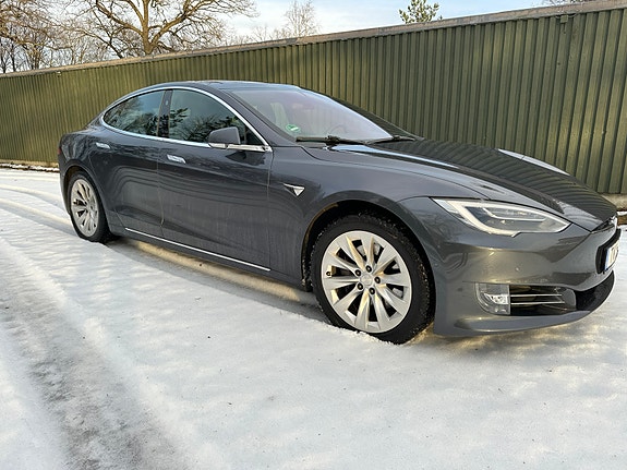 Tesla Model S 2 of 10