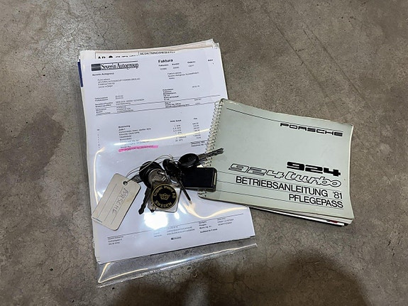 Porsche 924 17 of 18