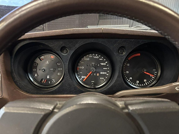 Porsche 924 9 of 18