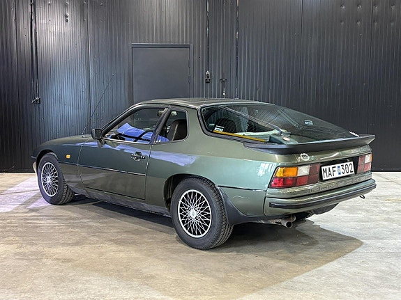 Porsche 924 4 of 5