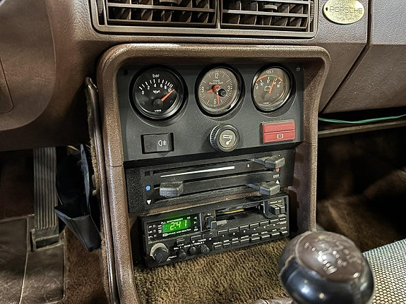 Porsche 924 11 of 18