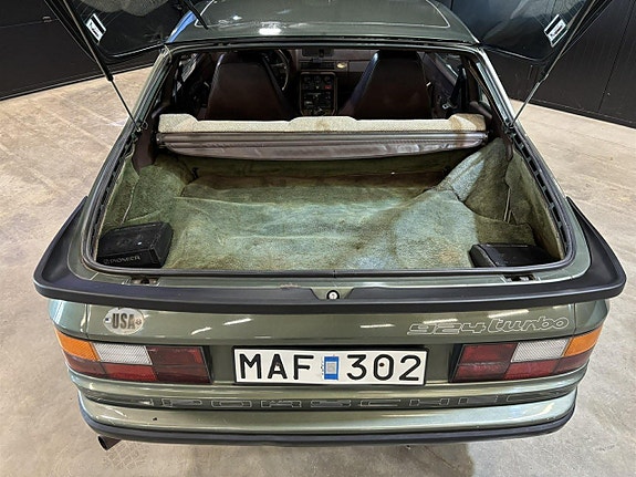 Porsche 924 14 of 18
