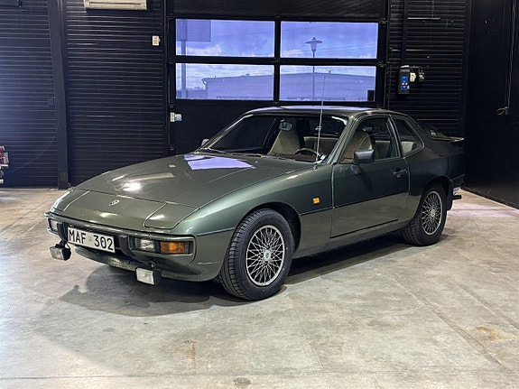 Porsche 924 3 of 5