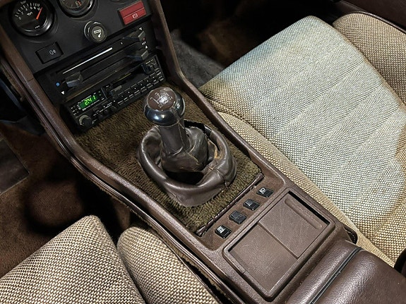 Porsche 924 10 of 18