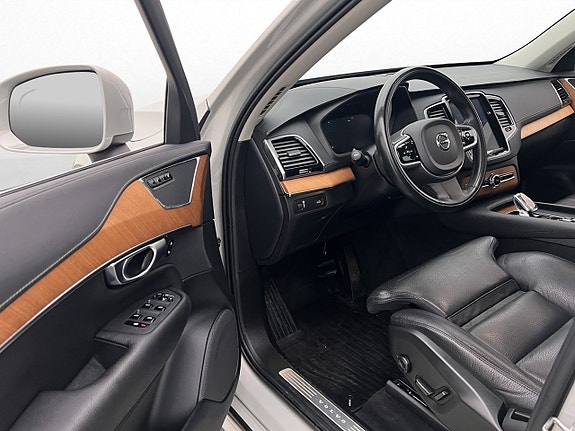 Volvo XC90 11 of 30