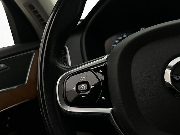 Volvo XC90 15 of 30