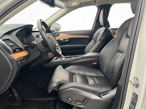 Volvo XC90 12 of 30