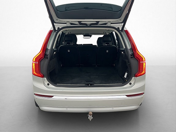 Volvo XC90 10 of 30