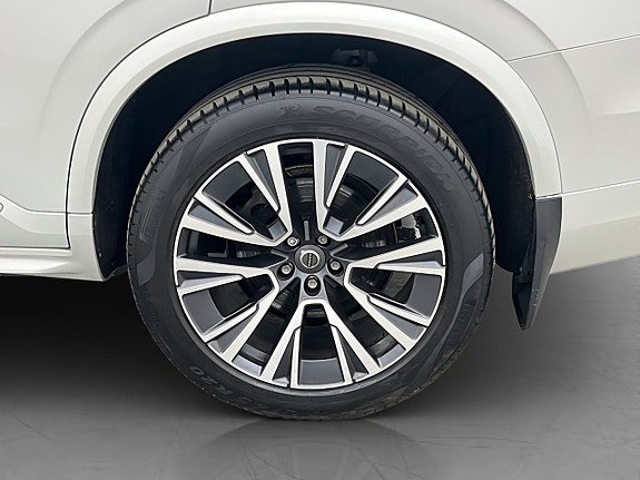 Volvo XC90 30 of 30