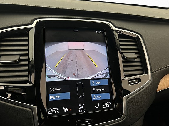 Volvo XC90 18 of 30