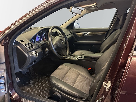 Mercedes-Benz C250 7 of 24