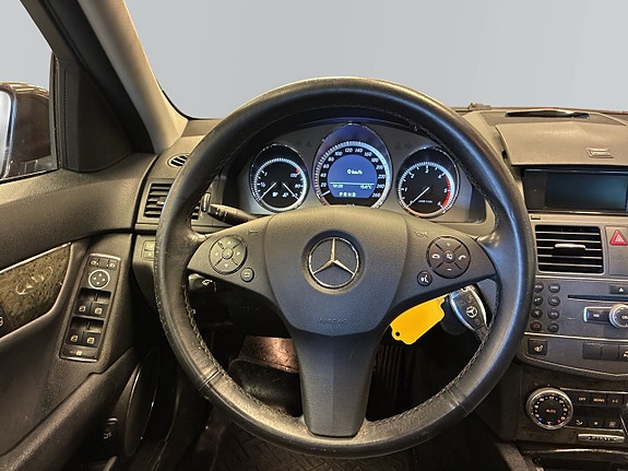 Mercedes-Benz C250 9 of 24