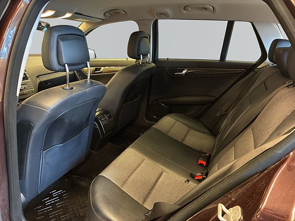 Mercedes-Benz C250 13 of 24
