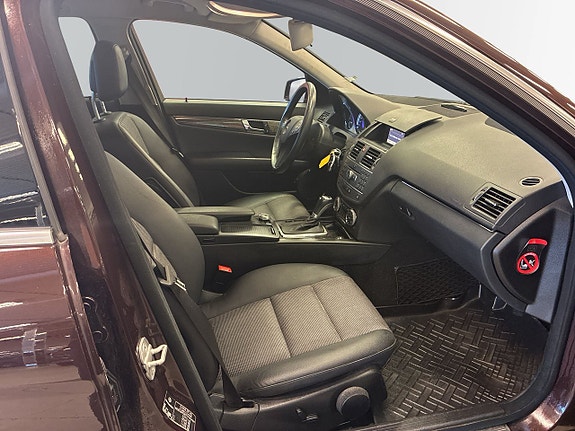 Mercedes-Benz C250 10 of 24
