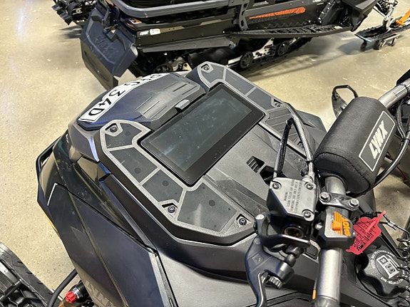 Lynx SHREDDER RE 850 E-TEC TURBO R 10.25" Black Edition 4 of 4