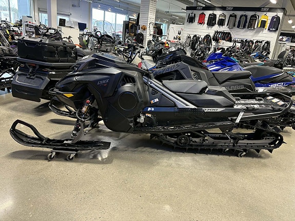 Lynx SHREDDER RE 850 E-TEC TURBO R 10.25" Black Edition 3 of 4