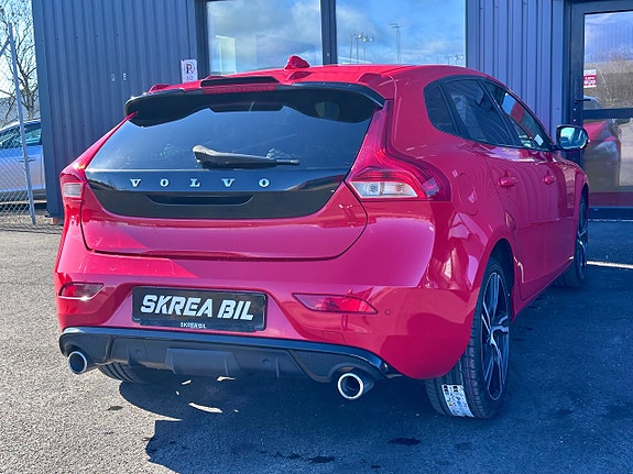 Volvo V40 11 of 27