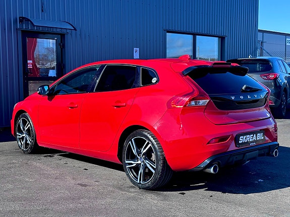 Volvo V40 8 of 27