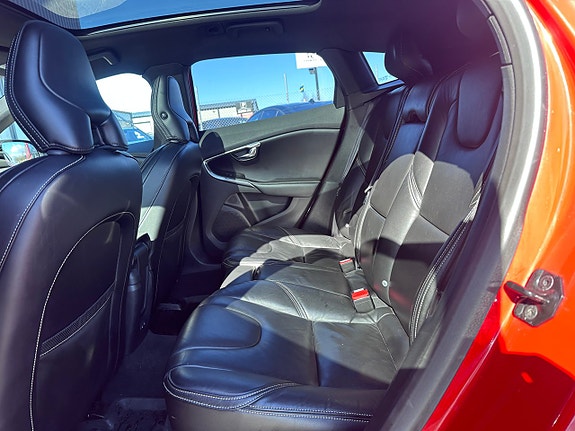 Volvo V40 21 of 27