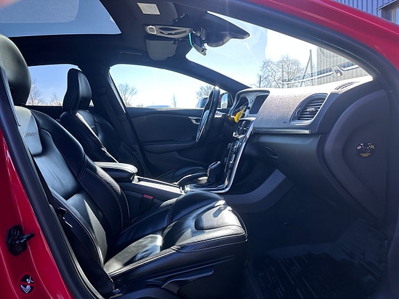 Volvo V40 19 of 27