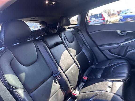 Volvo V40 23 of 27