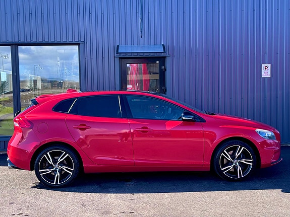 Volvo V40 7 of 27