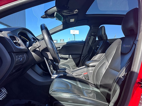 Volvo V40 17 of 27