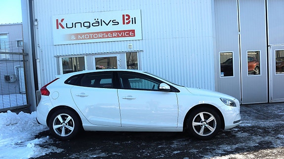 Volvo V40 2 of 13
