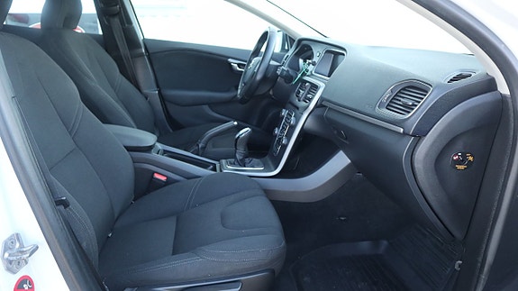 Volvo V40 10 of 13