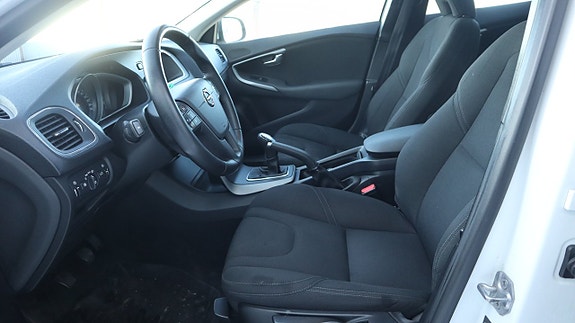 Volvo V40 4 of 13