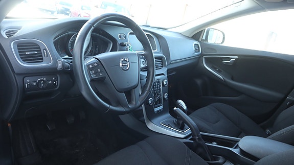 Volvo V40 3 of 13