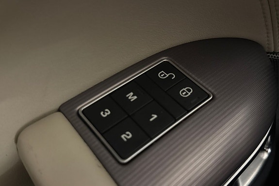 Land Rover Range Rover Sport 18 of 25
