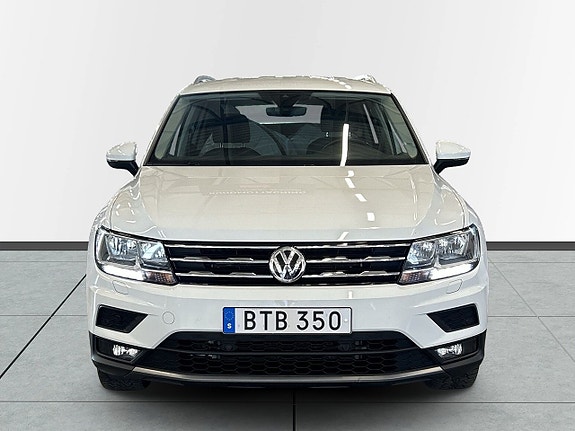 Volkswagen Tiguan Allspace 2 of 5